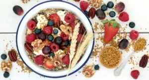 Gezonde voeding met fruit en volkoren producten als basis voor gezonder leven in 2026